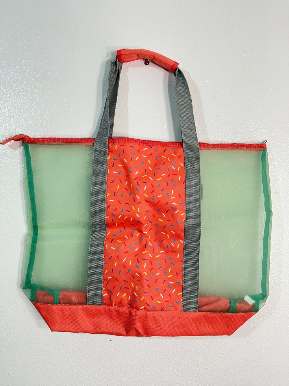 Neutrogena Coral Mesh Tote with Green Trim and Gray Straps - Picture 2 of 3